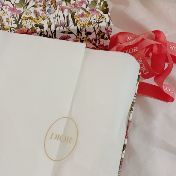 Dior | Spring Gift Box and Packaging - Picture 4 of 4